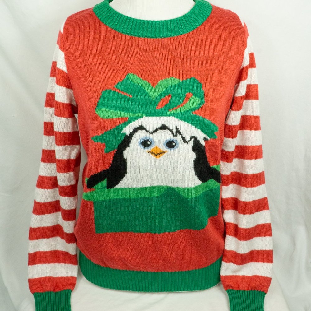 WOMEN’S BABY PENGUIN PRESENT SWEATER
